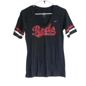 NIKE Womens Cincinnati Reds Athletic V-neck T-shirt - Small